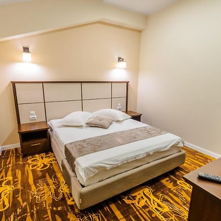 Hostel Parc Fălticeni Esterno foto