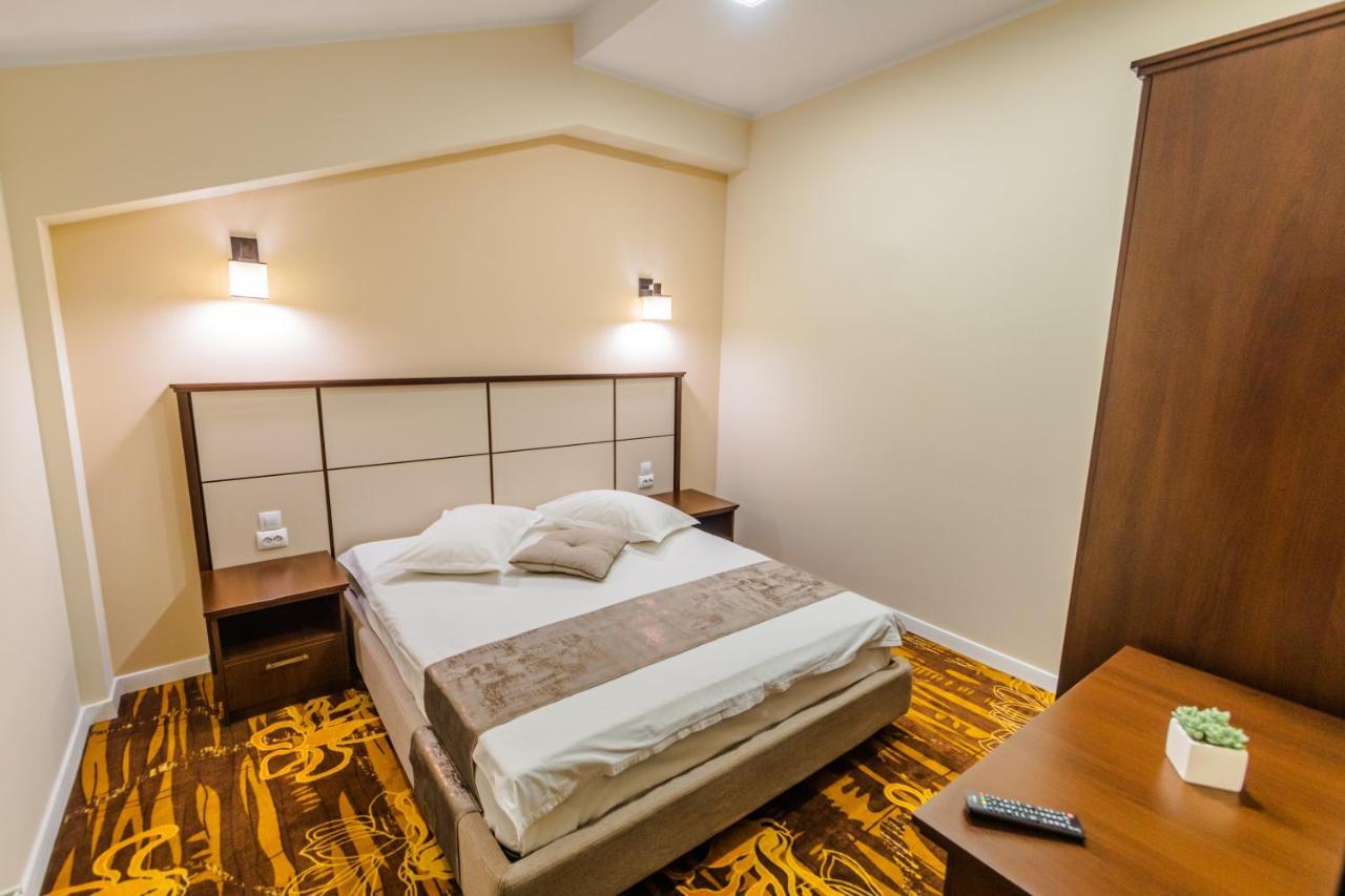 Hostel Parc Fălticeni Esterno foto